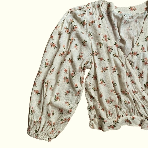 American Eagle Outfitters Cropped Floral Print Balloon Sleeve V-Neck Blouse - Picture 4 of 8